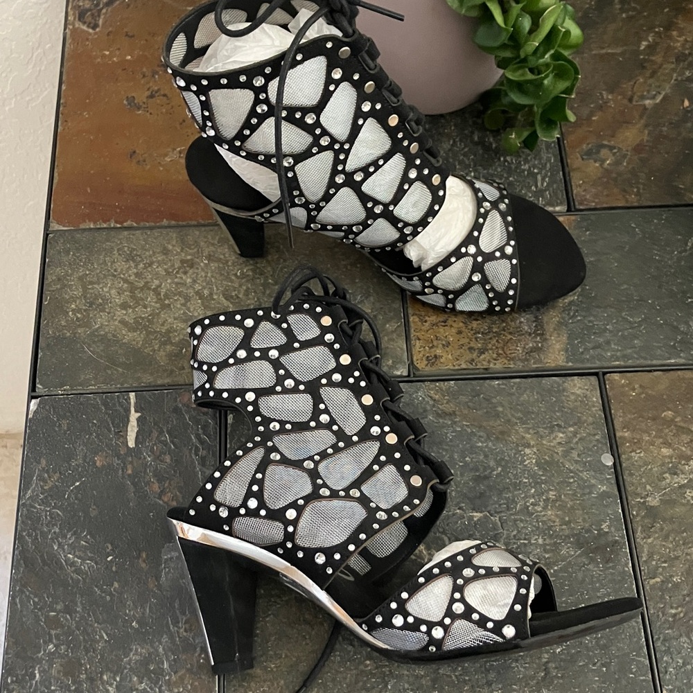 Onex Black and Mesh Studded Lace-Up Heels size 6 style‎ Flirty NEW